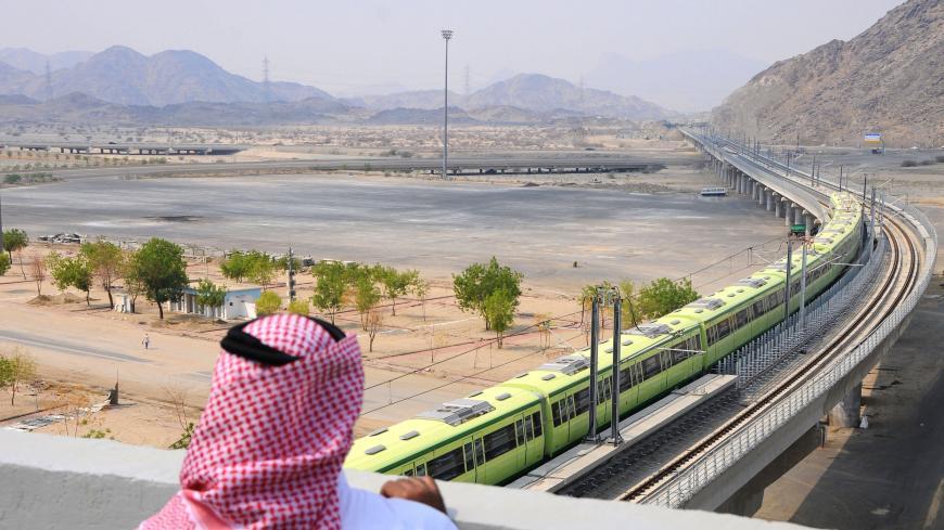 شبكة سكك الحديد الإماراتية تصل إلى صحاري الخليج