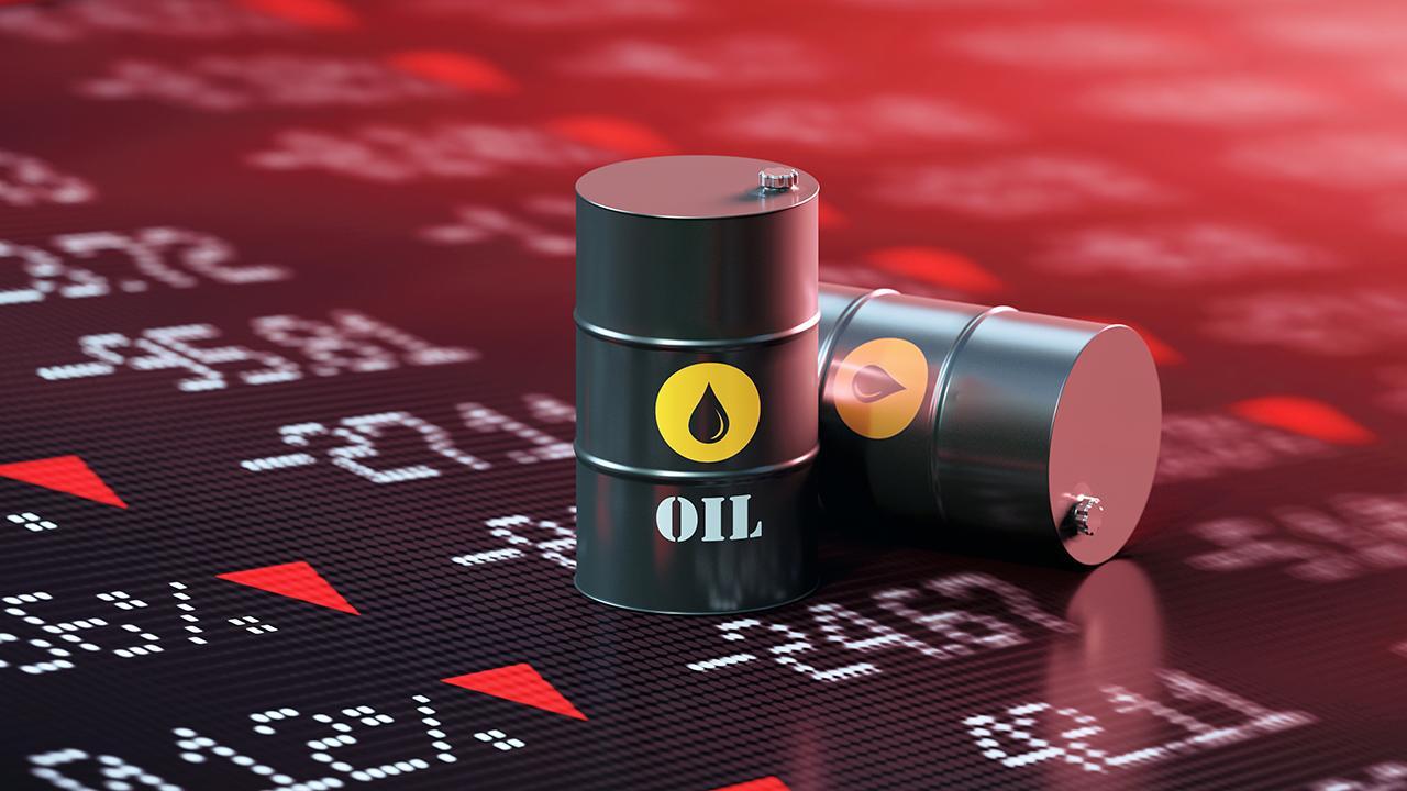 النفط ينخفض في ظل تهديد ارتفاع إصابات «كوفيد» آفاق الطلب على الوقود